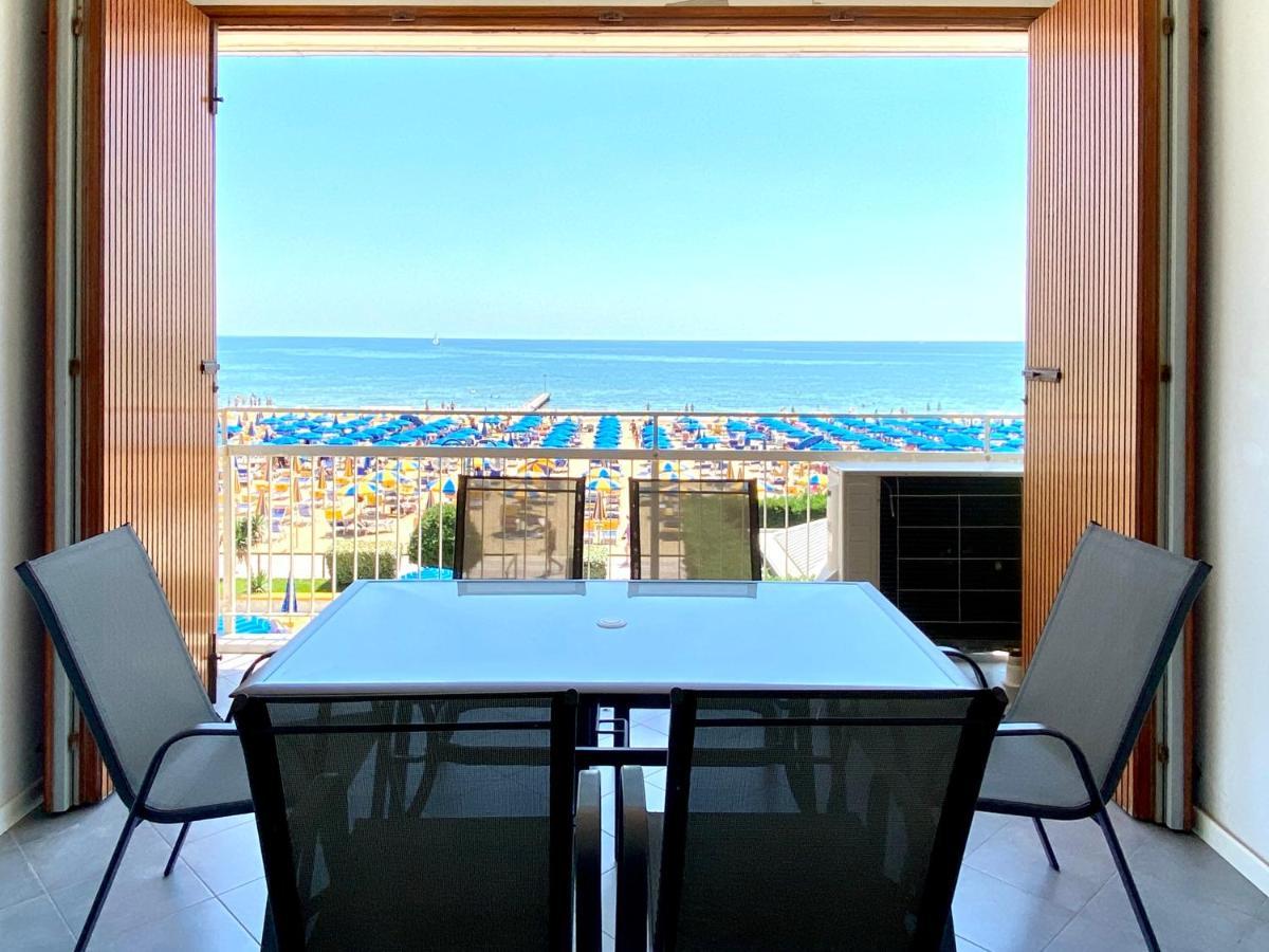 Fronte Mare Stupenda Terrazza Piramide Jesolo Lido Carraro Immobiliare - Family Apartments Εξωτερικό φωτογραφία